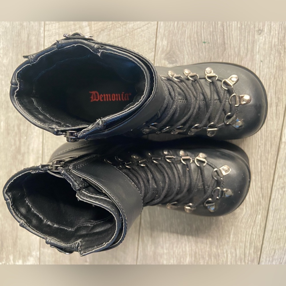 Size 8 Kera 21 boots by Demonia - Picture 5 of 11